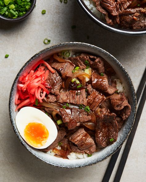 Gatsby Recipes, Beef And Rice Bowl, Beef Rice Bowl Recipe, Rice Bowl Recipes, Chinese Meals, Rice Bowl Recipe, Kung Pao Chicken Recipe, Marion Grasby, Beef Bowl