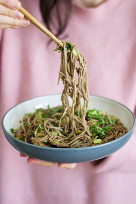 AUBERGINE AND EDAMAME NOODLES — madeleine olivia Soba Noodle Recipes, Edamame Noodles, Uni Recipes, Edamame Pasta, Soba Noodles Recipe, Sauteed Eggplant, Veggie Noodle, Budget Vegan, Lunch At Work