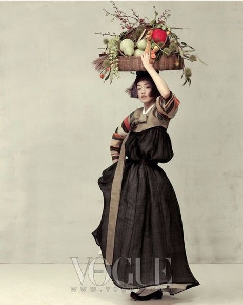 Japan Vogue, Korean Traditional Dress, Korean Hanbok, Annie Leibovitz, Mario Testino, Richard Avedon, Traditional Korean, Korean Traditional, Korean Dress