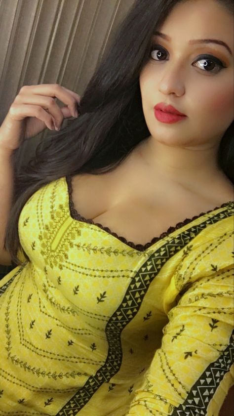 #fashion #sarah #sarahkhan #suite #shalwar #girlsfashion #boldandbeautiful #punjabi #model #modellife #shooting #photooftheday #photo #photography #selfietime #womenswear #womensclothing #womenfashion Pinterest Pictures, Influencer Lifestyle, Sarah Khan, Arabian Women, Fitness Blogger, Hottie Women, Shalwar Kameez, Beautiful Smile Women