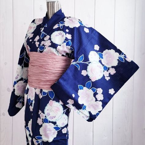 Not mine but I love this design! It's beautiful! Japanese Kimono Women, Pink Goldfish, Camellia Flowers, Japanese Yukata, Kimono Women, Pink Kimono, Yukata Kimono, Cherry Blossom Flowers, Pretty Clothes