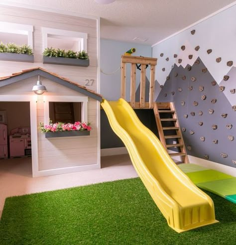 35+ Brilliant Playroom Decor Ideas Your Kids will Love Basement Daycare, Daycare Rooms, Small Playroom, Indoor Playroom, Daycare Design, Baby Playroom, Basement Playroom, Kids Basement, Toddler Playroom