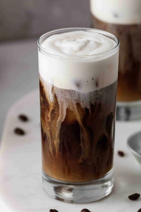 This smooth Starbucks salted cream cold foam cold brew recipe is a refreshing drink that you can make in the comfort of your own home. Cold Foam Cold Brew, Coffee Flights, Cold Foam Recipe, Copycat Drink Recipes, Foam Recipe, Aesthetic Iced Coffee, Brew Coffee Recipe, Iced Coffee Aesthetic, Cream Cold Foam