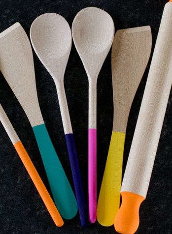 How To DIY Paint Dipped Wooden Spoons, Spatulas & A Rolling Pin | Bespoke-Bride: Wedding Blog Spoons Diy, Wooden Kitchenware, Paint Dipping, Wooden Kitchen Utensils, Professional Decor, Rolling Pins, Simple Budget, Wooden Utensils, How To Make Paint