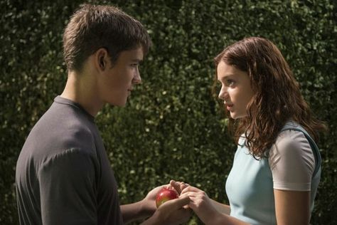 . Odeya Rush, Brenton Thwaites, Prime Movies, Jeff Bridges, The Giver, Flirting Moves, Alexander Skarsgard, Meryl Streep, Film Review