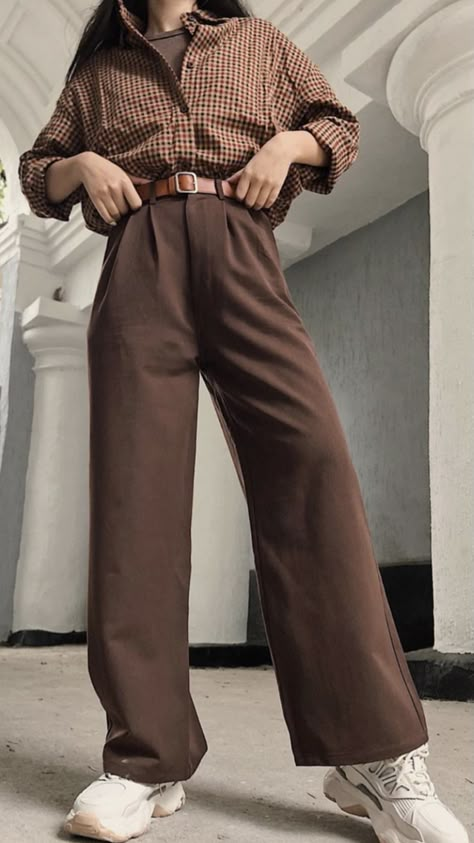 Pleated Slacks Outfit, Brown Trouser Pants Outfit, Dark Academia Outfit Pants, Brown Pleated Pants Outfit, Brown Velvet Pants Outfit, Brown Trousers Outfit Women, Brown Wide Leg Pants Outfit, Womens Pant Suits, Brown Trousers Outfit