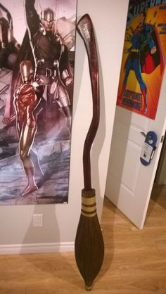 Diy Harry Potter Broomstick, Harry Potter Broomsticks Diy, Diy Harry Potter Broom, Broom Harry Potter, Diy Broomstick, Diy Harry Potter Decor, Harry Potter Decorations Diy, Harry Potter Decor Ideas, Harry Potter Broomstick