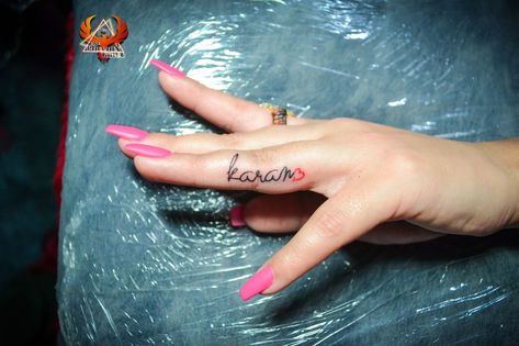 Karan Name Tattoo Design, Karan Name Tattoo, Name On Finger Tattoo, Name On Ring Finger Tattoo, Karan Tattoo, Husband Name Tattoos, Name Tattoo On Hand, Beard Vector, Husband Tattoo