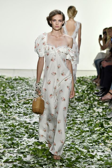 Brock Collection 2020 Countryside Fashion, Daphne Bridgerton, Night Gown Dress, Brock Collection, Brunch Fashion, Romantic Style, Fashion 2020, Badgley Mischka, Spring Summer Outfits