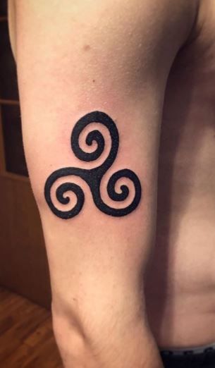 Modern Celtic Tattoo, Knot Tattoos, Welsh Tattoo, Brotherhood Tattoo, Trinity Knot Tattoo, Claddagh Tattoo, Celtic Tattoos For Men, Baby Angel Tattoo, Celtic Knot Tattoo