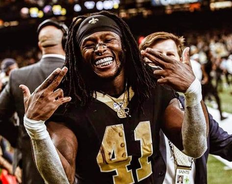 Saints Alvin Kamara #Whodat Alvin Kamara Aesthetic, New Orleans Saints Aesthetic, Alvin Kamara Wallpaper, American Football Cleats, Tupac Videos, Football Swag, Chiefs Wallpaper, New Orleans Saints Shirts, Davante Adams