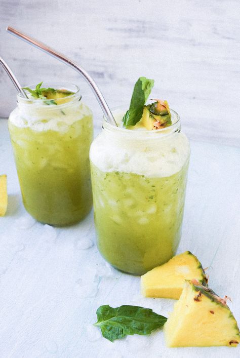 Pineapple Basil Lemonade: Lemonade, Basil, Fresh Pineapple (could float blueberries?) Pineapple Basil Smoothie, Pineapple Basil Cocktail, Pineapple Basil, Lake Drinks, Strawberry Basil Lemonade, Sugar Free Lemonade, Workout Post, Flavored Lemonade, Quinoa Recipes Easy