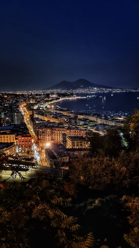 Napoli Wallpaper, Napoli Photography, Ssc Napoli, Dark Blue Wallpaper, Italian Life, Night Vibes, Blue Wallpapers, City Lights, Naples