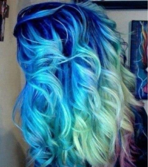 Dark blue fading into light blue fading into sea green Blue Ombre Hair, Scene Girl, Hair Color Crazy, Hair Chalk, Multicolored Hair, Pastel Hair, Colored Hair, Dye My Hair, Emo Scene