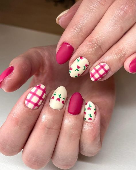 Nails • Instagram Octoberfest Hairstyles Short, Octoberfest Nails Oktoberfest, Germany Nails Designs, German Nail Art, Oktoberfest Nails Art, Oktoberfest Nails, Flower Nail Designs, Flower Nails, Nail Inspo