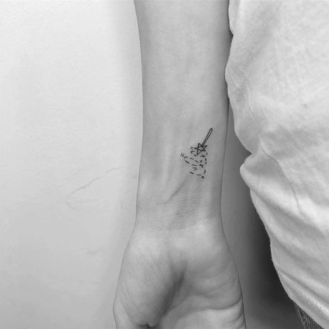 Cagri Durmaz on Instagram: “Magic wand 💫 . . . . #magic #wand #magicwand #magical .  #ink #tattoo #tattooartist  #blackworkers #blackandwhite  #linework #linetattoo…” Fairy Godmother Wand Tattoo, Magic Wand Tattoo, Magic Tattoos, Fairy Godmother Wand, Stick Tattoo, Wand Tattoo, Wand Magic, Finger Tats, Number Tattoos