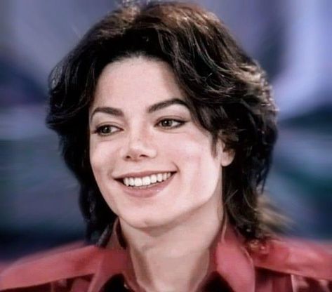 Michael Jackson Short Hair, Michael Jackson Makeup, Prince Michael Jackson, Michael Jackson Photoshoot, Michael Jackson Hot, Michael Jackson Dangerous, Face Anatomy, Photos Of Michael Jackson, Michael Jackson Smile