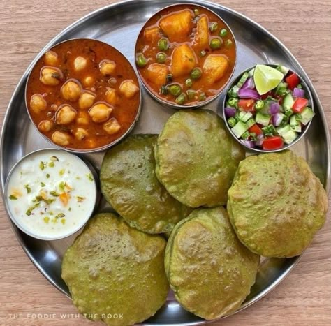 Indian Fast Food, Tiffin Service, Delicious Food Image, Indian Food Photography, Variety Food, Healthy Food Menu, Hey Beautiful, Breakfast Recipes Indian, Vegetarian Fast Food