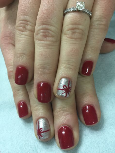 Red Gliiter, Silver sparkle with an adorable bow Christmas gel polish over non-toxic odorless gel. Gel Polish Designs, Winter Sparkle, Christmas Gel, Red Christmas Nails, Christmas Gel Nails, Christmas Nails Acrylic, Red Nail, Ideas Nails, Nails Gel