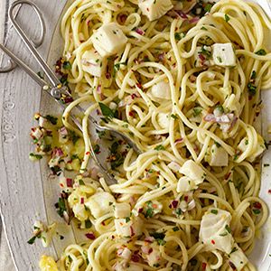 Spaghetti with Halibut & Lemon Healthy Grilled Chicken Breast Recipes, Seafood Dinner Recipes, Eggplant Caponata, Pastas Recipes, Mediterranean Pasta, Gold Potatoes, Yukon Gold, Broccoli Pasta, Spaghetti Noodles