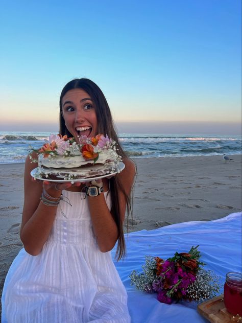 Beach Birthday Party Aesthetic, Birthday Beach Pictures, Beach Birthday Outfit, Beach Birthday Photoshoot, Birthday At The Beach, Debut Theme, Sweet 16 Pictures, 14th Birthday Party Ideas, Sweet 16 Photos