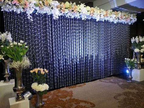 Bling Backdrop, Flower Photo Wall, Denim And Pearls, Ideas Bodas, Photobooth Ideas, Aisle Decorations, Bling Party, Denim Party, Fabric Drape