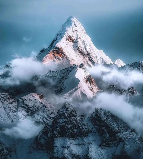 📍Ama Dablam, Nepal. #Everestbasecamptrekking . F o l l o w 👇 I m a g e - S o u r c e 📸@sendocore #nepal #amadablam #himalayas #mountains #everythingaboutnepal #nepalplanetteks #trekkingNepal2023 #ebctrek2023 #NamchetoEBC #HimalayanPictures #callofhimalayas Www.nepalguideinfo.com E-mail :sanjibtrekguide@gmail.com Gunung Everest, Ama Dablam, Himalayas Nepal, Himalayas Mountain, Everest Base Camp, Everest Base Camp Trek, Travel And Adventure, Nepal Travel, Mountain Photography