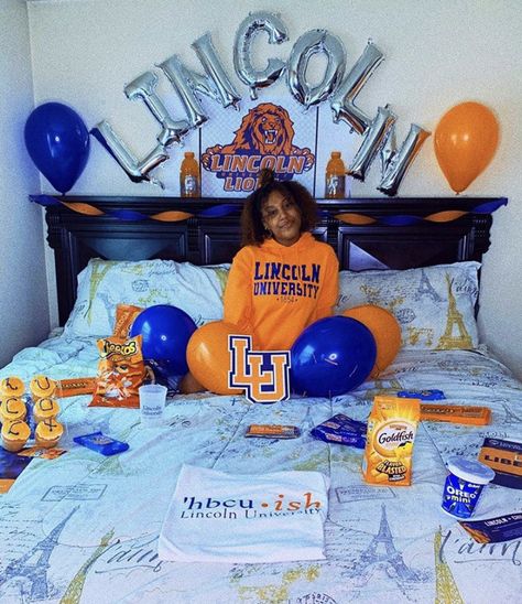 Decision Day Photoshoot, College Announcements, Hbcu Colleges, Decision Day, College Bedding, Lincoln University, College Acceptance, Senior Year Of High School, Senior Photo Outfits