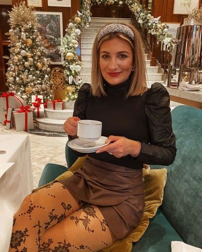 Cold Aesthetic, Christmas Afternoon Tea, Tea Outfit, Holiday Tea, Lace Tights, Puff Sleeve Blouse, Gossip Girl, Holiday Outfits, Mock Neck