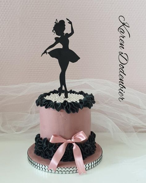 Ballerina cake by Karen Dodenbier - http://cakesdecor.com/cakes/333611-ballerina-cake Dance Theme Cake, Dance Birthday Cake, Ballet Birthday Cakes, Dance Cake, Dancer Cake, Ballerina Birthday Cake, Cupcakes Design, Ballet Cakes, Dance Cakes