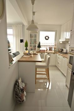 Modern Köksdesign, Small Kitchen Decoration, Små Rum Lidt Plads, Small Modern Kitchens, Narrow Kitchen, Kitchen Design Modern Small, Small Kitchen Decor, 아파트 인테리어, Trendy Kitchen