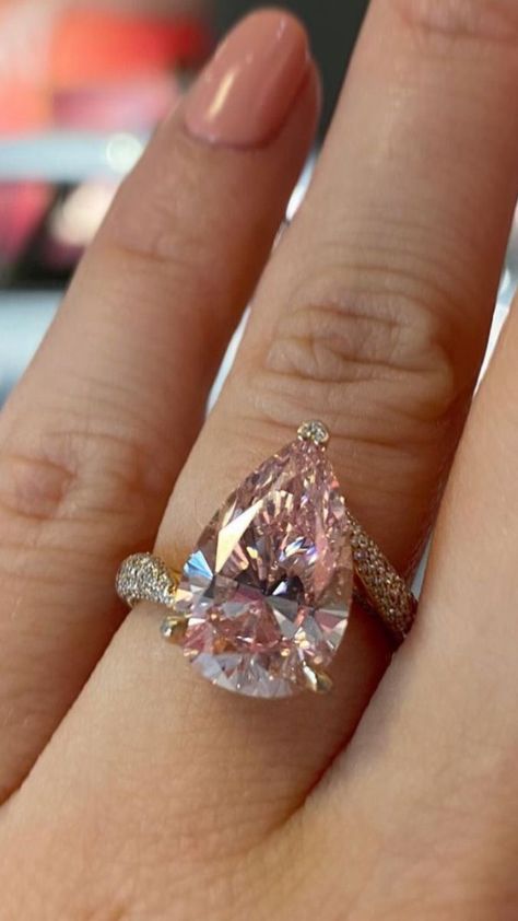 Pink Diamond Ring Engagement, خواتم خطوبة, Expensive Engagement Rings, Pink Diamonds Engagement, Pink Diamond Engagement Ring, Big Engagement Rings, Pretty Engagement Rings, Pink Engagement Ring, Pink Diamond Ring