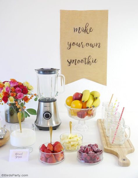 Smoothie Birthday Party, Smoothie Party Ideas, Smoothie Bar Wedding, Meeting Refreshments Ideas, Smoothie Bar Party, Smoothie Bar Ideas, Smoothie Station, Smoothie Party, Bridal Shower Summer