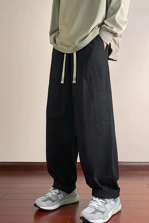 Korean Baggy Pants Men, Japanese Streetwear Pants, Japanese Summer Streetwear, Baggy Aesthetic Outfits Men, Male Baggy Clothes Aesthetic, Baggy Mens Fashion, Streetwear Men Outfits Black, Baggy Pants Outfit Men, Men Outfits Black