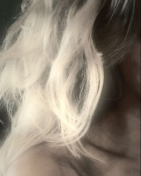 Platinum Blonde Aesthetic Faceless, White Horns Aesthetic, White Hair Faceless, White Blonde Hair Aesthetic, Long White Hair Aesthetic, Platinum Hair Aesthetic, Platinum Blonde Aesthetic, Platinum Blonde Hair Aesthetic, Blonde Hair Faceless