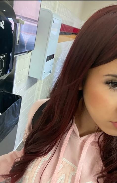 Red Hair Latina, Red Hair Pale Skin, Red Hair Pictures, Latina Hair, Cherry Red Hair, Hair Color Underneath, Wine Hair, Red Hair Inspo, Cherry Hair