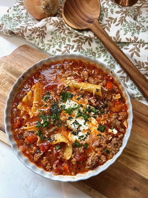 Crockpot Lasagna Soup Crockpot Italian Soup, Leslie Stokes, Warm Kale Salad, Lasagna Soup Crockpot, Creamy Chicken Chili, Chicken Chili Verde, Ricotta Stuffed Chicken, Soup Crockpot, Keto Pasta