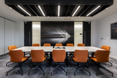 Meeting room Office Interior Design Workspaces, Large Conference Room, Board Room Design, F1 Branding, Meeting Room Design Office, Meeting Room Design, Loft Office, Earthy Home, Office Meeting Room