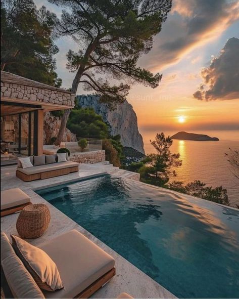 Bianca’s Lifestyle Greece Homes, Wealthy Life, Elegant Lifestyle, Beachfront House, Greek Villas, Luxury Beach House, Dream Life House, Dream Beach Houses, Countryside House