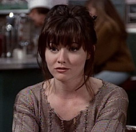 Shannon Doherty Outfits, Brenda Walsh Hair, Brenda Walsh Outfits, Shannen Doherty Charmed, Shannon Doherty, 90s Television, 90210 Fashion, Brenda Walsh, Beverly Hill