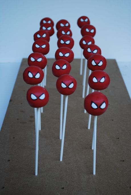 Superhero - cake pops Spidey Birthday Cake Ideas, Spider Man Cake Pops Ideas, Spider Man Smash Cake, Spiderman Cake Pops Ideas, Spider Man Vs Venom Birthday Party, Spider Man Decorations Birthday Diy, Avengers Cake Pops, Marvel Cakepops, Spidey Cake Pops