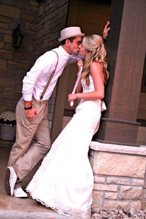 61+ Heart Melting Couple Hugs & Kisses Images to Draw Some Inspiration for Your Wedding Photoshoot Pull Tie Pose Reference, Tie Pulling Pose, Pulling Tie Pose, Hugs And Kisses Images, Pose Models, Wedding Photography Groom, Wedding Photography Shots, Poses For Wedding, Wedding Day Pictures