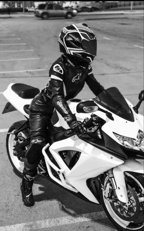 Real References, Bike Suit, Hello Moto, Crotch Rocket, Motorcycle Aesthetic, Biker Aesthetic, Female Biker, Bike Photoshoot, Motorbike Girl