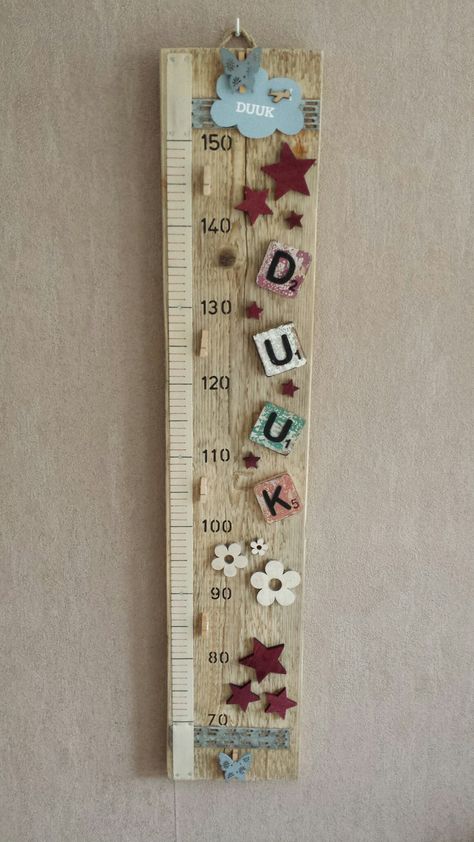 Zelfgemaakte groeimeter voor Duuk Trots op! Height Board, Height Scale, Diy Kids Toys, Kids Room Wall Decor, Growth Chart, Kids Decor, Diy For Kids, Woodworking Plans, Baby Room