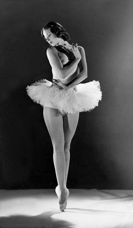 Margot Fonteyn, Dancer Photography, Ballet Russe, Ballet Pictures, Vintage Ballerina, Vintage Ballet, Ballet Beauty, Vintage Dance, Russian Ballet