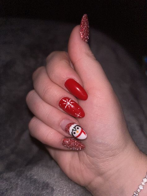 Cute penguin Christmas nails Christmas Nails With Penguins, Robin Nails Christmas, Christmas Nails Penguin Winter, Winter Penguin Nails, Penguin Nails Christmas, Penguin Christmas Nails, Penguin Nail Designs, Christmas Nails Penguin, Penguin Nail Art