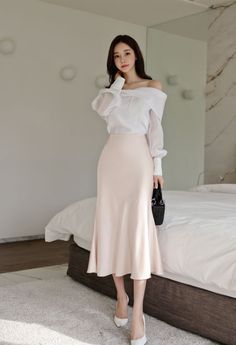 Elegant Feminine Outfits, Elegant Skirt Outfits, Classy Skirts, Elegant Outfit Classy, Long Skirt Outfits, Modest Dresses Casual, Elegant Skirt, Modest Fashion Outfits, Feminine Outfit