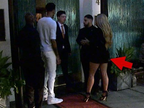 The NBA player's girlfriend was told her dress was too racy for the restaurant. Mastros Steakhouse Outfit, Date Night Fashion, Black Costume, Date Outfit Casual, Marriage Humor, Evening Dress Fashion, Dating Sites, First Class, Evening Attire