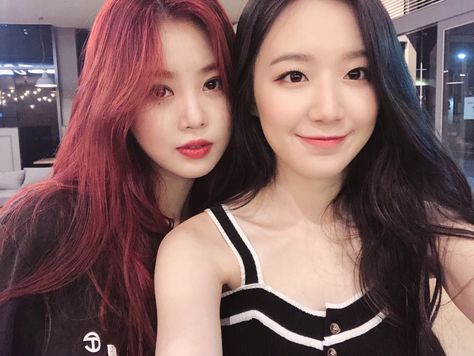 #soojin #shuhua Soojin Shuhua, Soo Jin, Look At The Stars, Cube Entertainment, Korean Pop, Best Couple, G I Dle, Kpop Girl Groups, K Idols