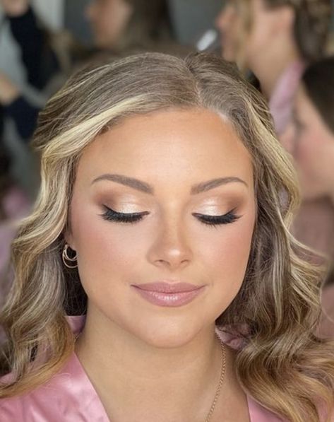 Bridesmaid Make Up Ideas, Natural Maid Of Honor Makeup, Bridesmaid Makeup Champagne Dress, Wedding Makeup Shimmer Eyes, Neutral Glam Wedding Makeup Blue Eyes, Matron Of Honor Makeup Ideas, Light Neutral Makeup, Prom Makeup Inspo Brown Eyes, Subtle Bridesmaid Makeup